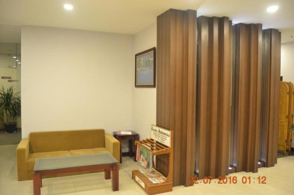 J Hotel Medan Exterior photo