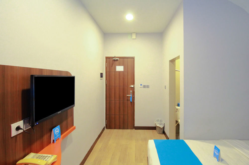 J Hotel Medan Exterior photo